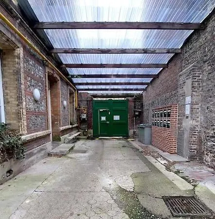 Le Calme Au Centre-ville Dans Cour Intérieure, Avec Place De Parking Privée