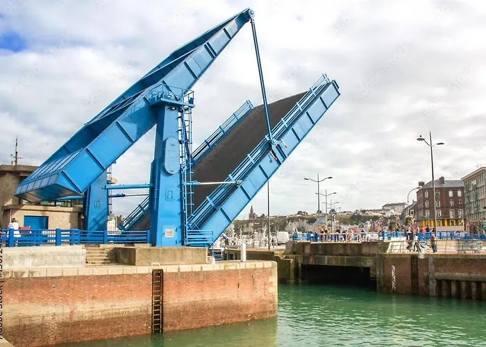 Le Calme Au Centre-ville Dans Cour Intérieure, Avec Place De Parking Privée