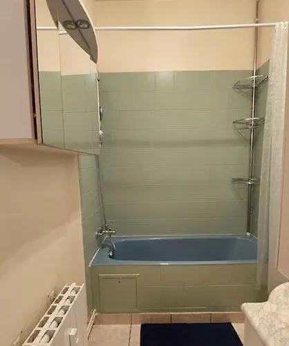 Le Calme Au Centre-ville Dans Cour Intérieure, Avec Place De Parking Privée Dieppe