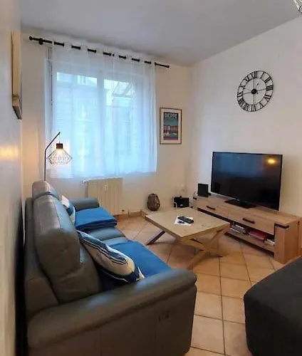 Le Calme Au Centre-ville Dans Cour Intérieure, Avec Place De Parking Privée Appartement *