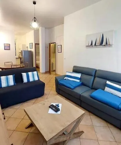 Appartement Le Calme Au Centre-ville Dans Cour Intérieure, Avec Place De Parking Privée Dieppe